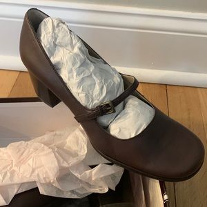 Bandolino brown leather Mary Janes